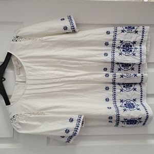 White/blue detailed linen blouse